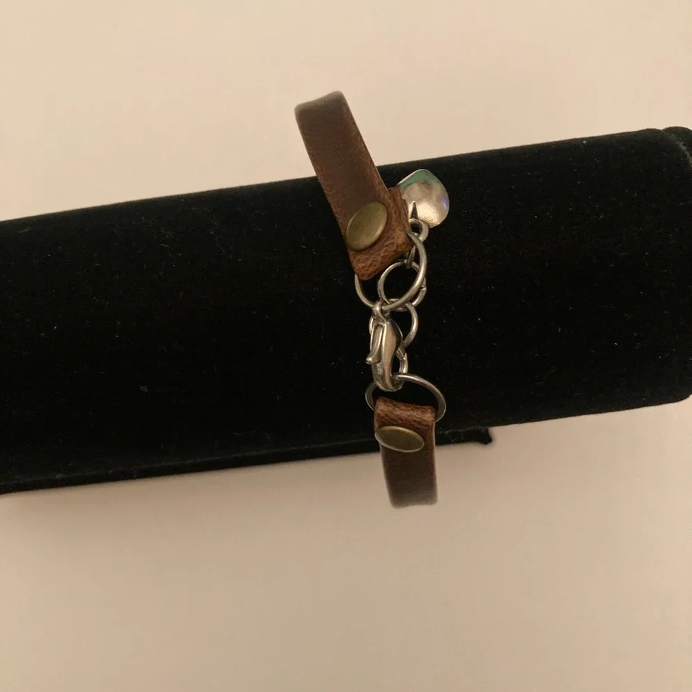 Set of Three Leather Bracelets in Black and Brown - Picture 6 of 7